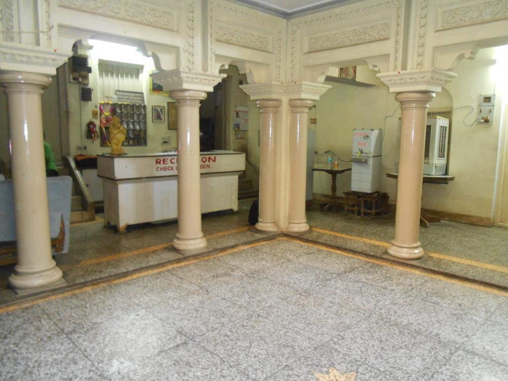 Hotel Basant *